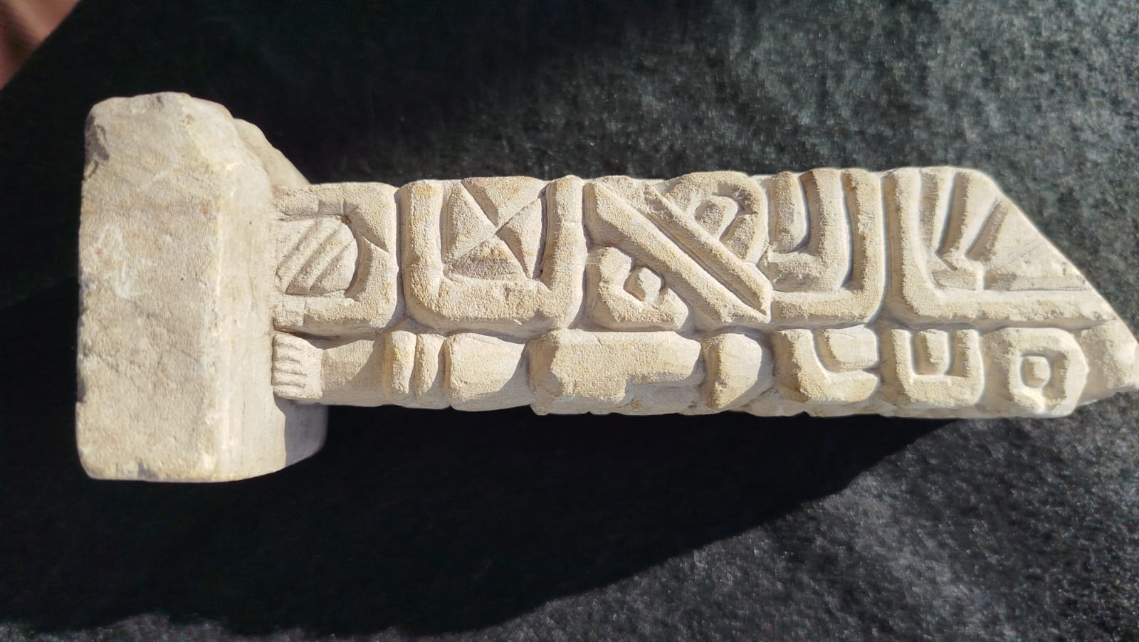 Escultura Tallada a mano en estilo Azteca