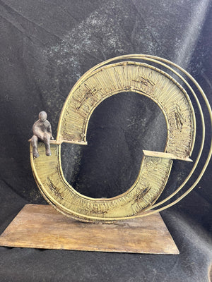 Escultura en Metal " El Hombre y el mundo"
